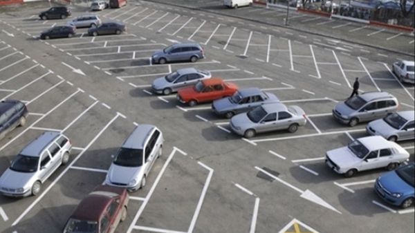 Un bucureștean a făcut credit la bancă pentru un loc de parcare. Sumă valorează cât o garsonieră