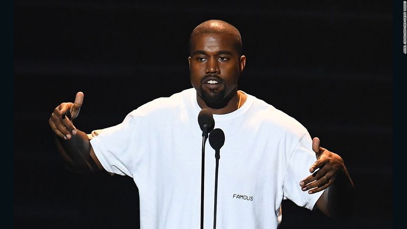 Kanye West a fost surprins alături de noua lui iubită, cu 20 de ani mai mică. Iată imaginile cu cei doi!