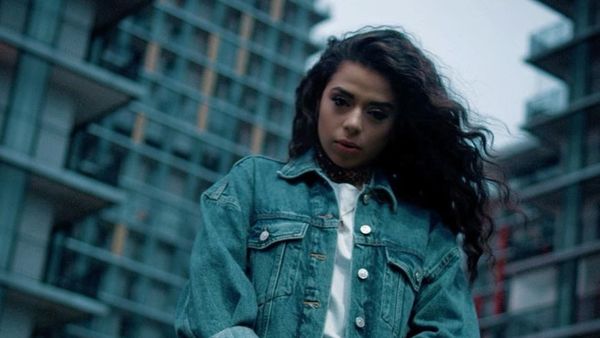 Eugenia Nicolae lansează „Pe câmpul cu florile”, prima piesă din trilogia dedicată marii interprete Maria Lătărețu