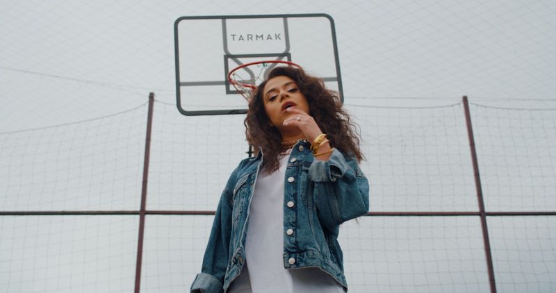 Eugenia Nicolae lansează „Pe câmpul cu florile”, prima piesă din trilogia dedicată marii interprete Maria Lătărețu