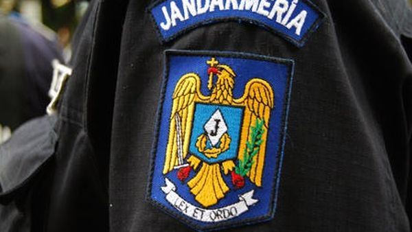 Dimineața Nebună: Scandal la Jandarmeria Maramureş. O angajată îl acuză pe inspectorul şef că a încercat să o sărute cu forţa - AUDIO