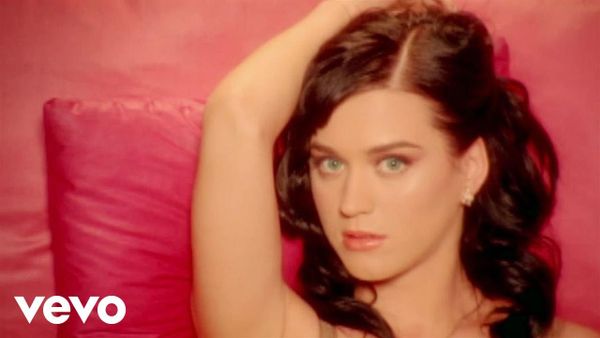 KATY PERRY - I Kissed A Girl