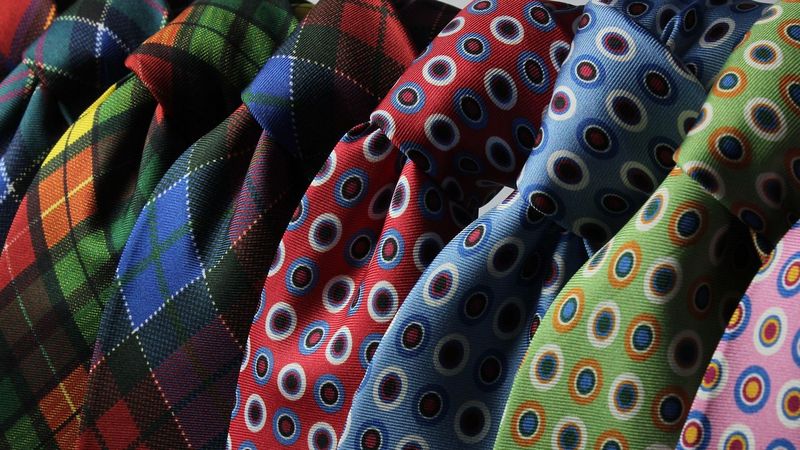 18 octombrie 2022: Ziua Mondială a Cravatei. Cum faci un nod perfect pentru cravată în doar 5 secunde