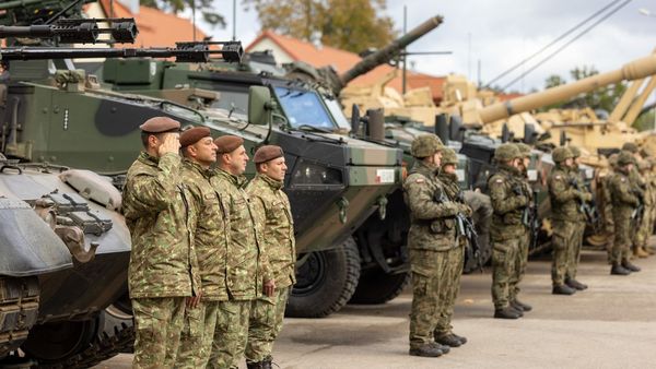 Dimineața Nebună. 25 octombrie 2022 – Ziua Armatei Române: Programul evenimentelor. Audio