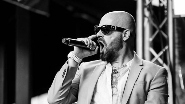 Membrii trupei Șatra Benz dezvăluie adevărul despre moartea subită a lui Nosfe: „În timpul concertului i s-a făcut rău”