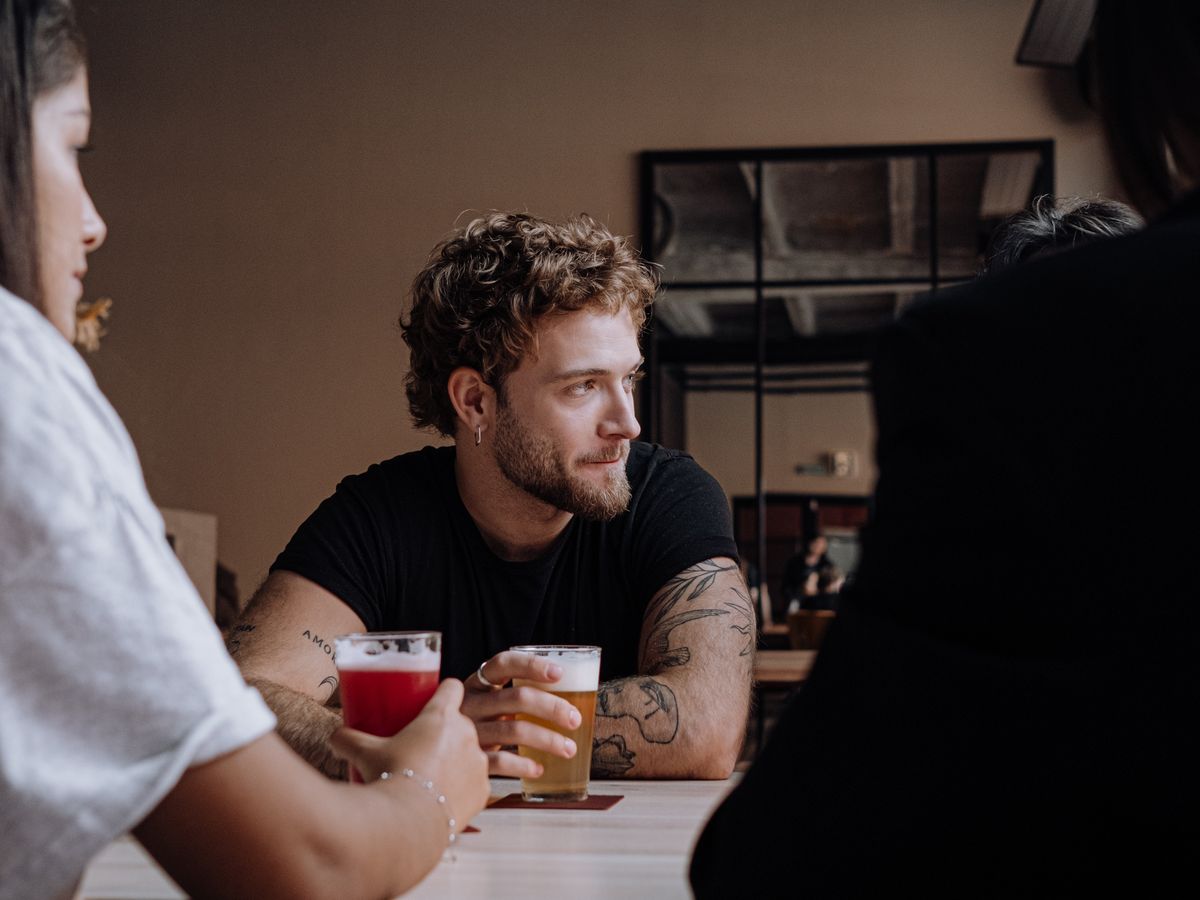 Bancul zilei de miercuri, 19 octombrie 2022. Un tip intră într-o berărie