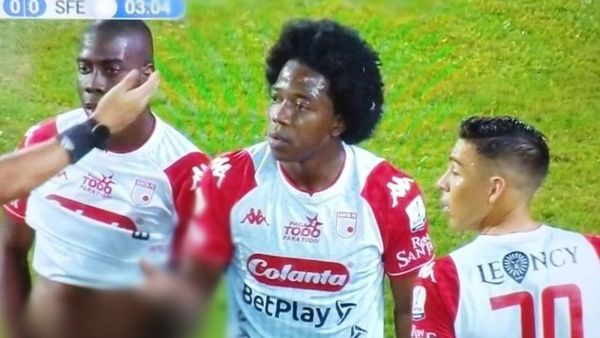 Dimineața Nebună. Un fotbalist și-a dat pantalonii jos pentru a-și distrage adversarul. Audio