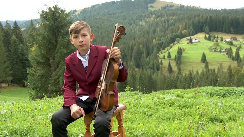 Duminică, de la ora 14:30, la “Asta-i România!”: Povestea micului violonist