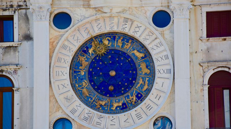 Horoscop săptăm&acirc;nal 24 - 30 octombrie 2022: Gemenii sunt feriți de toate relele, iar Peștii schimbă regulile jocului &icirc;n favoarea lor