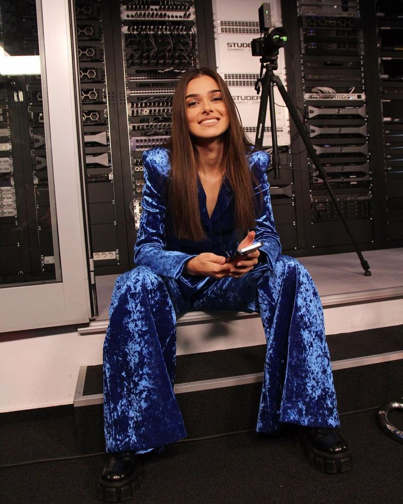 Fanii lui Theo Rose o critică din cauza operațiilor estetice. Ce a răspuns cântăreața?