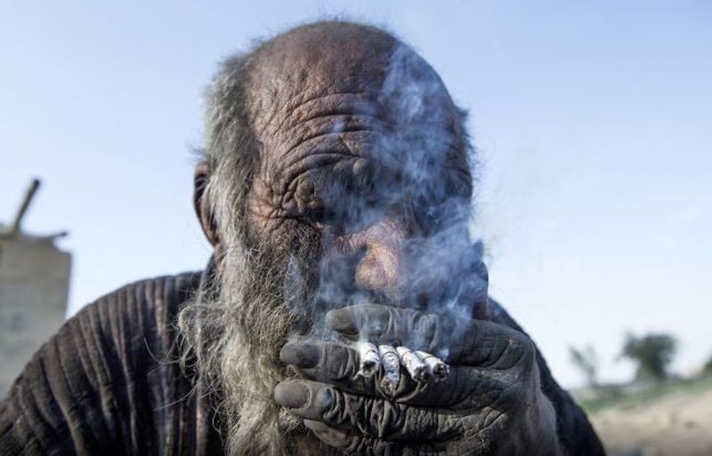 „Cel mai murdar bărbat din lume” a murit la câteva luni după ce s-a spălat pentru prima dată în peste 50 de ani