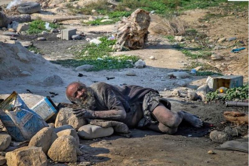 „Cel mai murdar bărbat din lume” a murit la câteva luni după ce s-a spălat pentru prima dată în peste 50 de ani