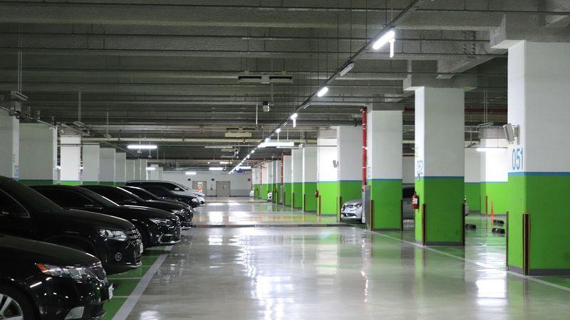 Un bărbat din Cluj a transformat &icirc;n apartamente două boxe din parcare pe care le-a scos la v&acirc;nzare. Suma pe care o cere