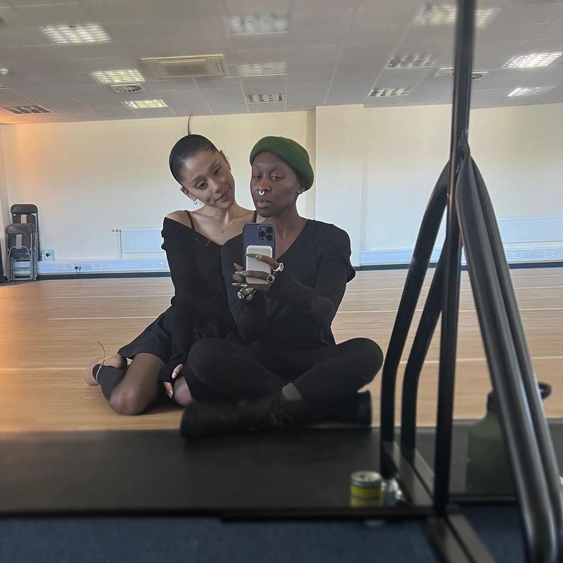 7 reguli stricte pe care le impune Ariana Grande personalului și asistenților ei