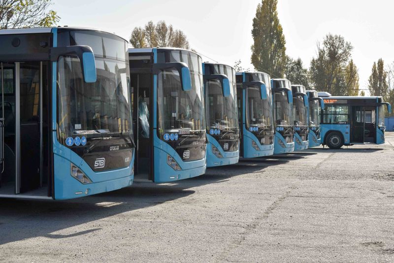 Ce făcea o femeie într-un autobuz din București, de față cu ceilalți călători