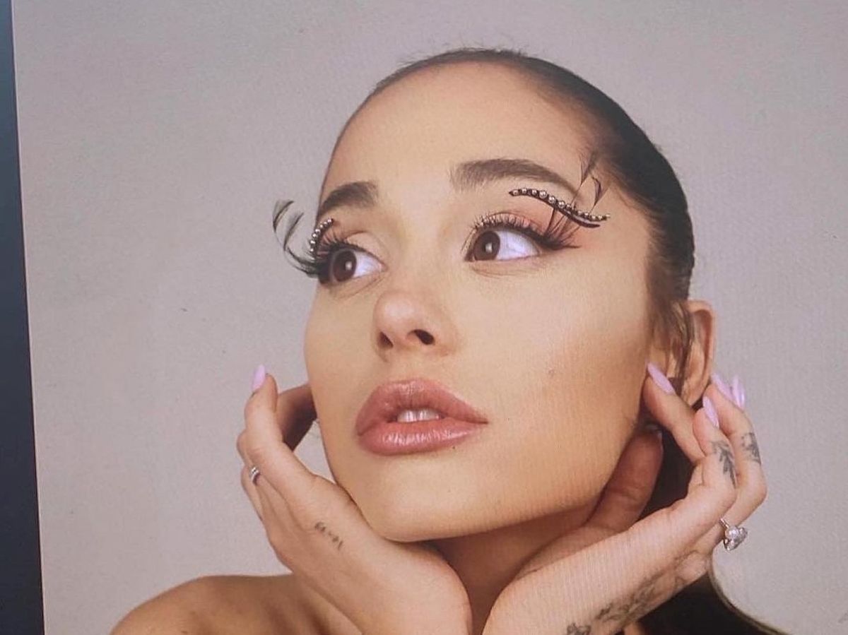 Ariana Grande este din nou blondă! Cântăreața a făcut o nouă schimbare de look
