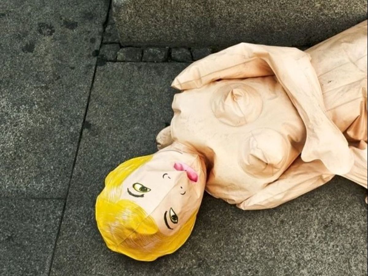 Păpușă gonflabilă, aruncată în canalizarea Buzăului