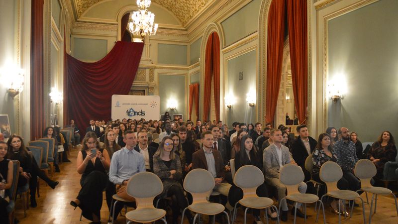 Sute de oameni au descoperit voluntariatul la Gala Voluntarilor 2022 și T&acirc;rgul de ONG-uri #fiivoluntar, organizate de Asociația FRENDS pentru Dezvoltare