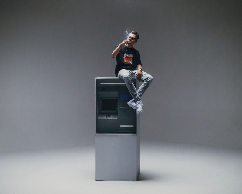 BLANCO lansează albumul de debut BLANCOMAT, alături de Def Jam Recordings România: „Sunt gata să pun Slobozia pe hartă cu BLANCOMAT.”