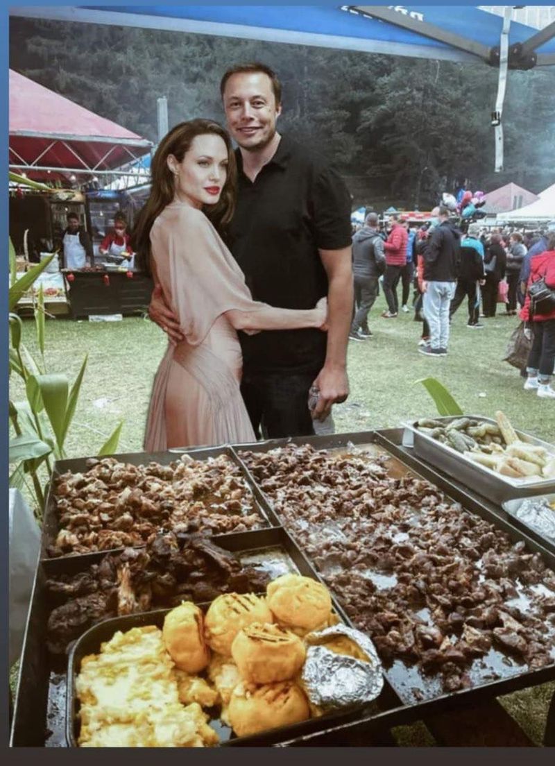 Imagini și videoclipuri amuzante cu Elon Musk în România