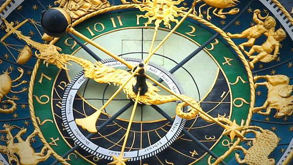 Horoscop zilnic 31 octombrie 2022. Racii au nevoie de odihnă, iar Peștii se stresează inutil