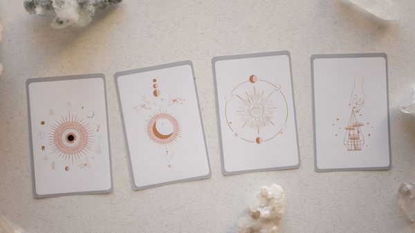 Horoscop zilnic 1 noiembrie 2022: Fecioarele au probleme de sănătate. Săgetătorii vor pleca &icirc;ntr-o călătorie