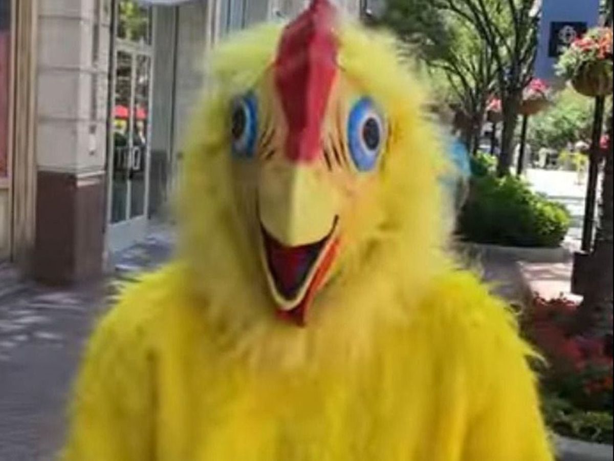 Un bărbat și-a ridicat premiul câştigat la loto deghizat special ca să nu-l recunoască soţia și copii