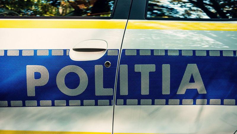 Oprit de poliție, un șofer băut s-a mutat pe scaunul pasagerului și le-a spus că nu el a condus mașina