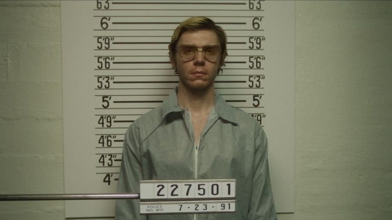 Evan Peters s-a &icirc;mbrăcat precum Jeffrey Dahmer luni &icirc;n șir, &icirc;naintea filmărilor: &bdquo;Am vrut să dau 120% din mine pentru rolul ăsta&rdquo;
