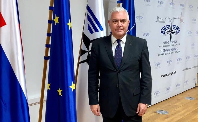 Noul ministru al Apărării, Angel Tâlvăr, „uitat acasă” de Marcel Ciolacu și Nicolae Ciucă