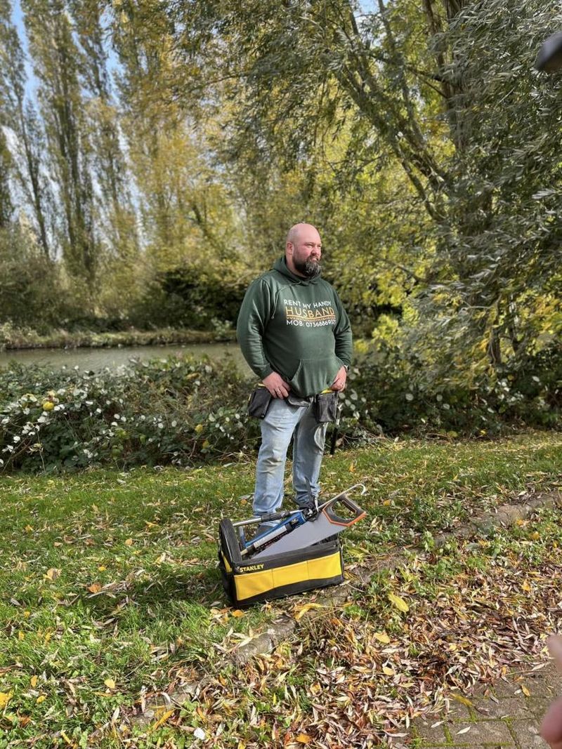  O femeie își închiriază soțul pentru 40 de lire pe oră