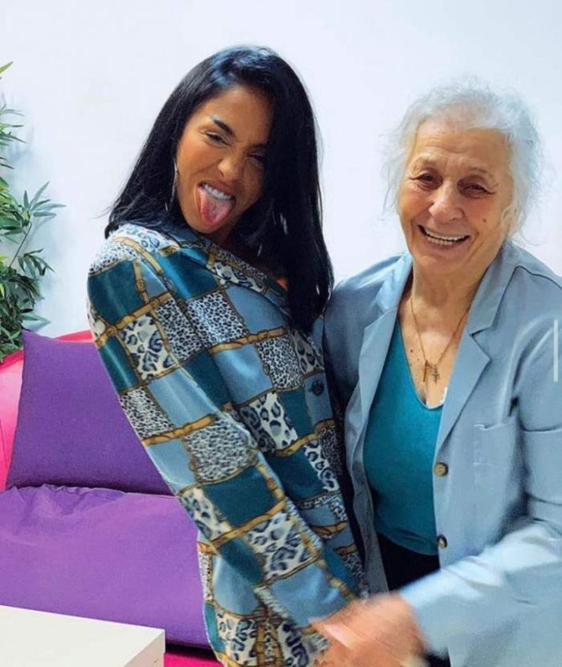 Ruby i-a făcut o surpriză inedită bunicii ei la împlinirea a 85 de ani: „Am luat-o pe sus, am luat-o cu forţa la club! ”