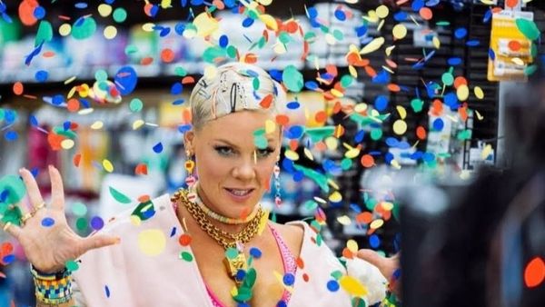 VIDEOCLIP: P!NK &ndash; Never Gonna Not Dance Again