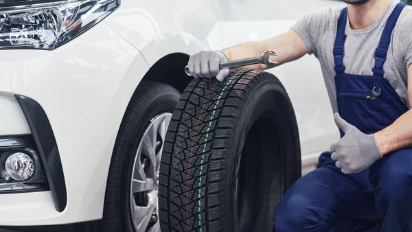 Când se montează cauciucurile de iarnă? Ce amendă riști dacă nu o faci