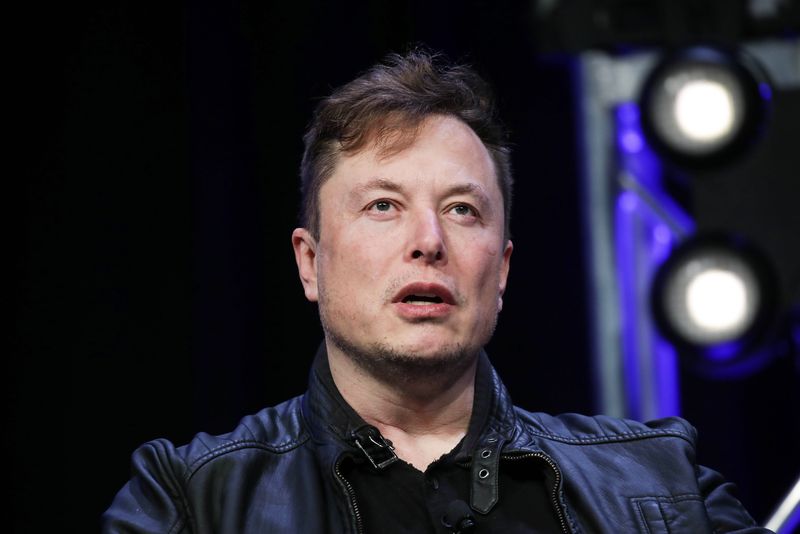 Elon Musk cere angajaților Twitter pe care i-a concediat să revină la muncă