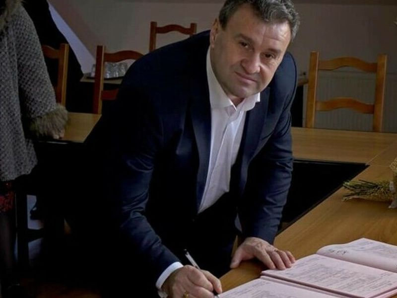 Primarul Vasile Laba, prins de ANI cu o sumă mare de bani pe care nu poate justifica