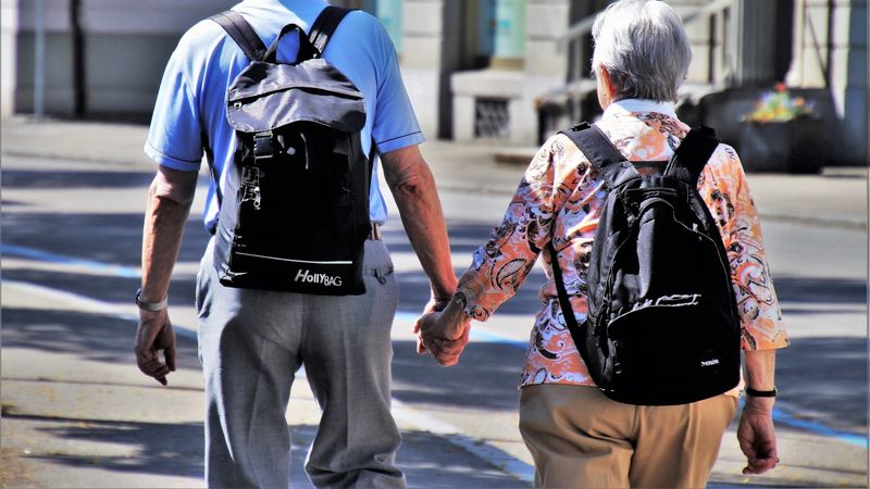 Dimineața Nebună: A fost identificată v&acirc;rsta la care oamenii &icirc;ncep să simtă că &icirc;mbătr&acirc;nesc