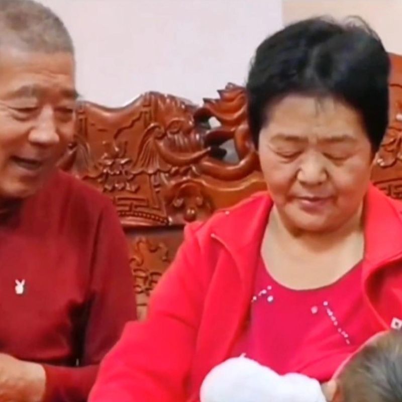 O pensionară de 68 de ani a născut natural o fetiță