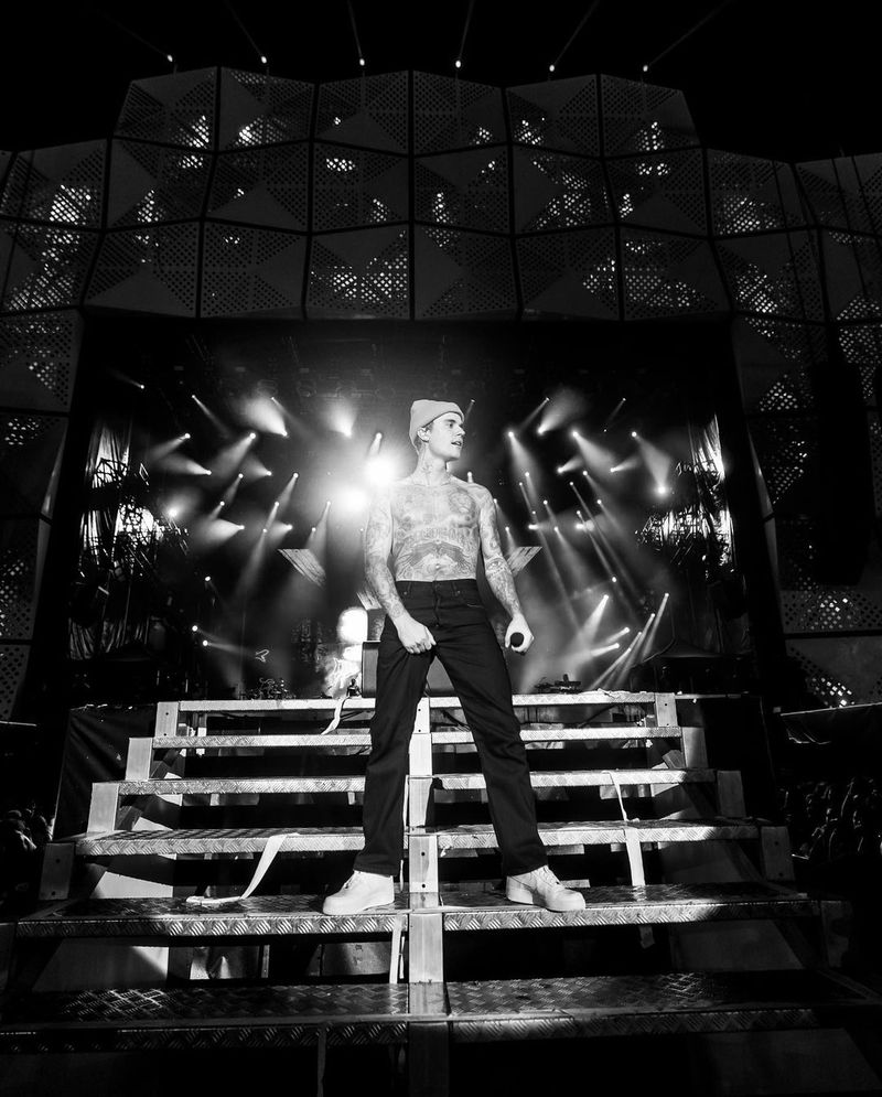 Justin Bieber revine pe scenă. Artistul va susține un concert în memoria bunului său prieten Takeoff