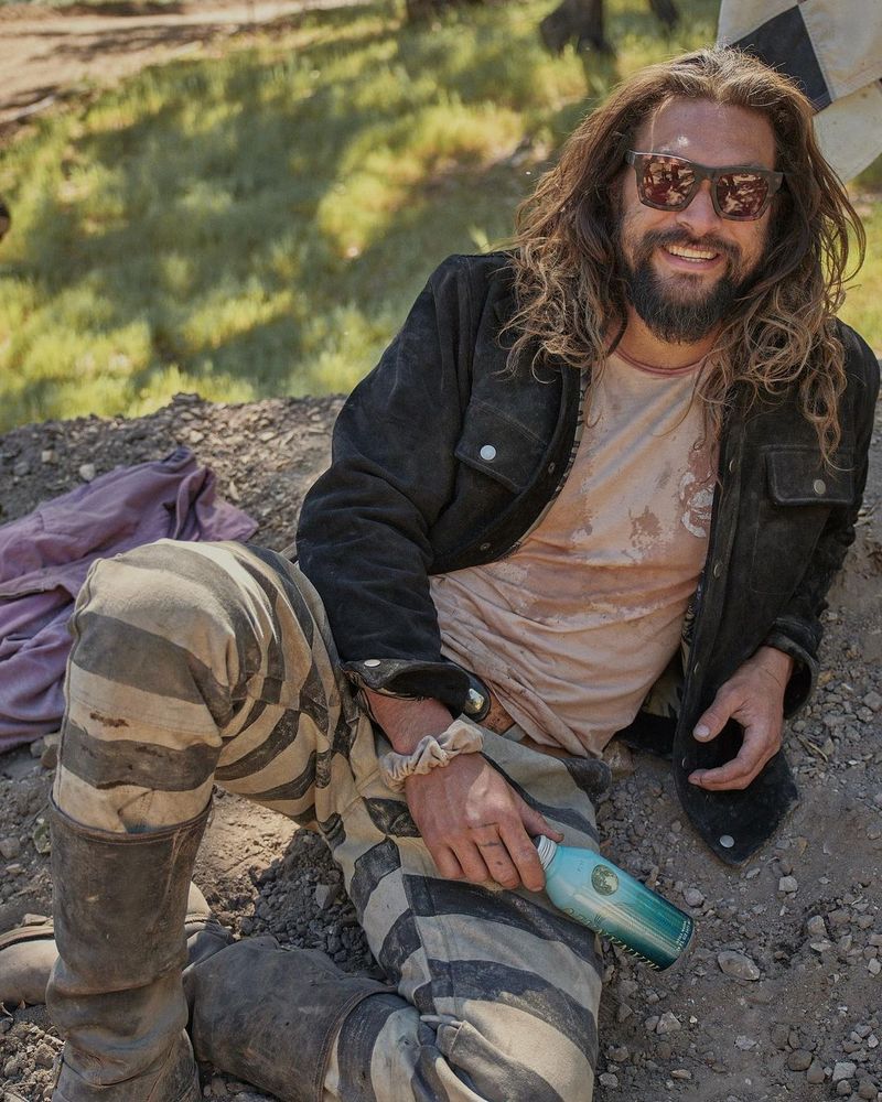 Jason Momoa s-a dezbrăcat în direct în emisunea lui Jimmy Kimmel: „Nici măcar nu-mi mai place să port haine”