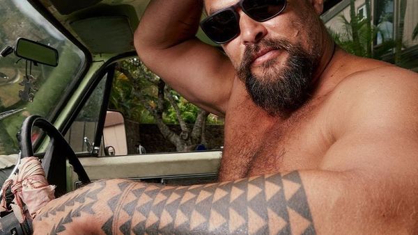 Jason Momoa s-a dezbrăcat &icirc;n direct &icirc;n emisunea lui Jimmy Kimmel: &bdquo;Nici măcar nu-mi mai place să port haine&rdquo;