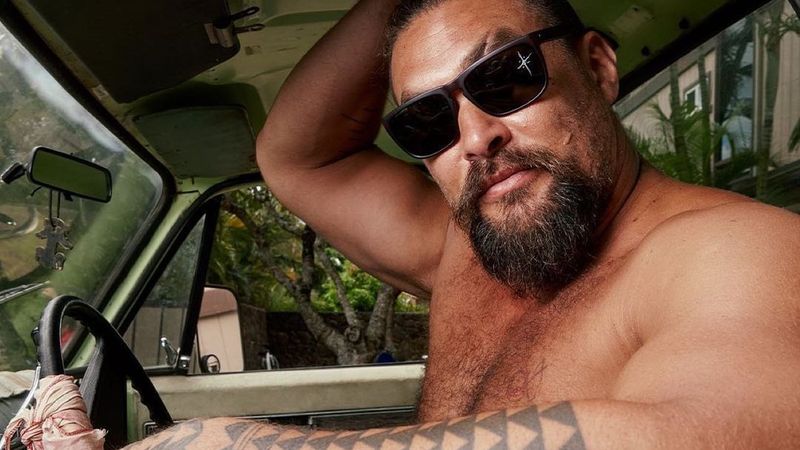 Jason Momoa s-a dezbrăcat &icirc;n direct &icirc;n emisunea lui Jimmy Kimmel: &bdquo;Nici măcar nu-mi mai place să port haine&rdquo;