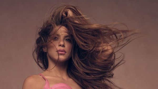 Dimineața Nebună: Shakira este noua imagine a brandului Burberry! Cântăreața și-a surprins fanii cu silueta de invidiat - AUDIO