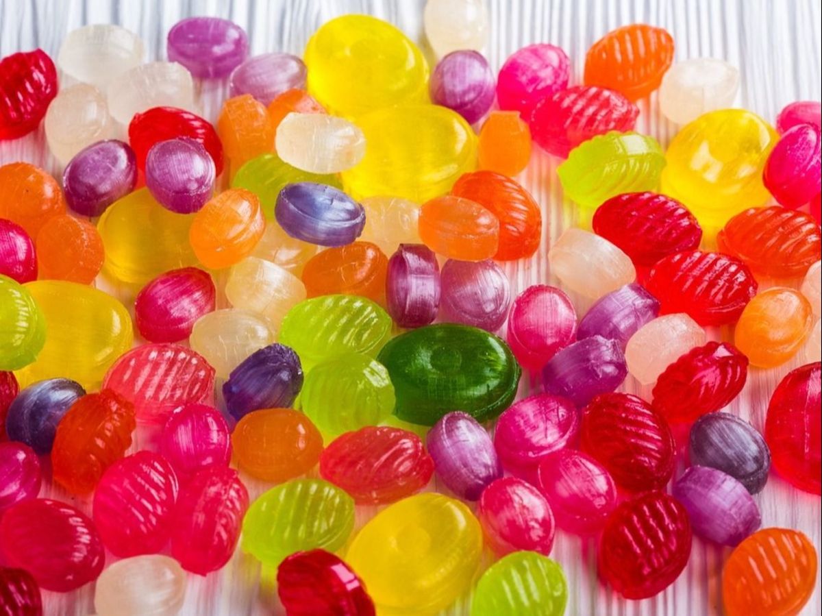 Un bărbat a fost recompensat cu șase pungi cu bomboane