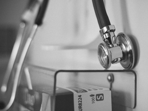 Dimineața Nebună: Șoarece filmat &icirc;ntr-un salon de Pediatrie la un spital din Sălaj. Autoritățile au deschis o anchetă - AUDIO