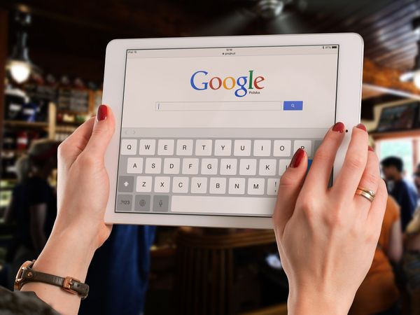 Dimineața Nebună: Google va plăti 4 milioane de dolari după ce a urmărit locația utilizatorilor fără ca aceștia să știe - AUDIO