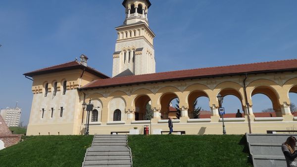 Dimineața Nebună: Cât costă o noapte de cazare în Alba Iulia de 1 Decembrie?