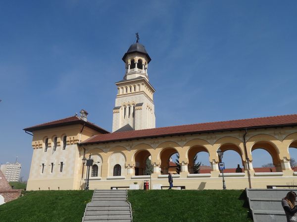 Dimineața Nebună: C&acirc;t costă o noapte de cazare &icirc;n Alba Iulia de 1 Decembrie?