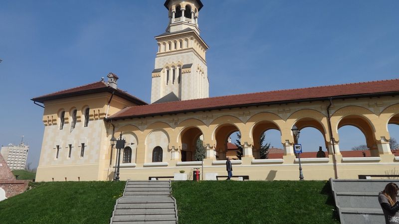 Dimineața Nebună: C&acirc;t costă o noapte de cazare &icirc;n Alba Iulia de 1 Decembrie?