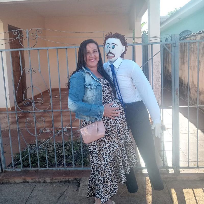 Femeia care s-a căsătorit cu o păpuşă de cârpă 